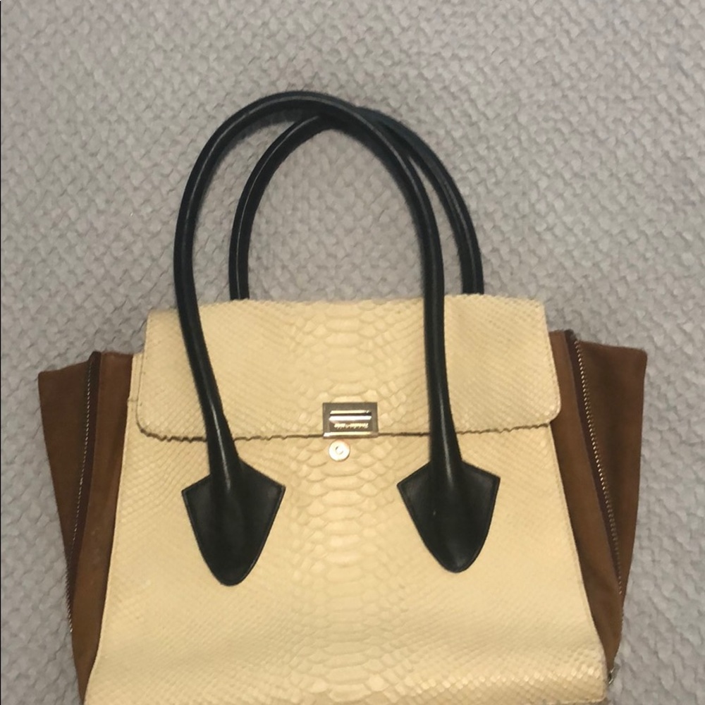 Pour La Victoire bag